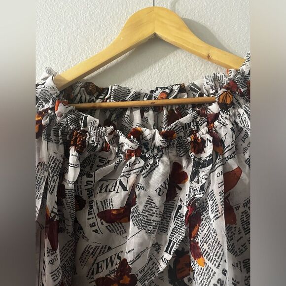 NWT Junior's Sz Small Live 4 Truth Top Butterfly & News Print (flowy) - Picture 8 of 15